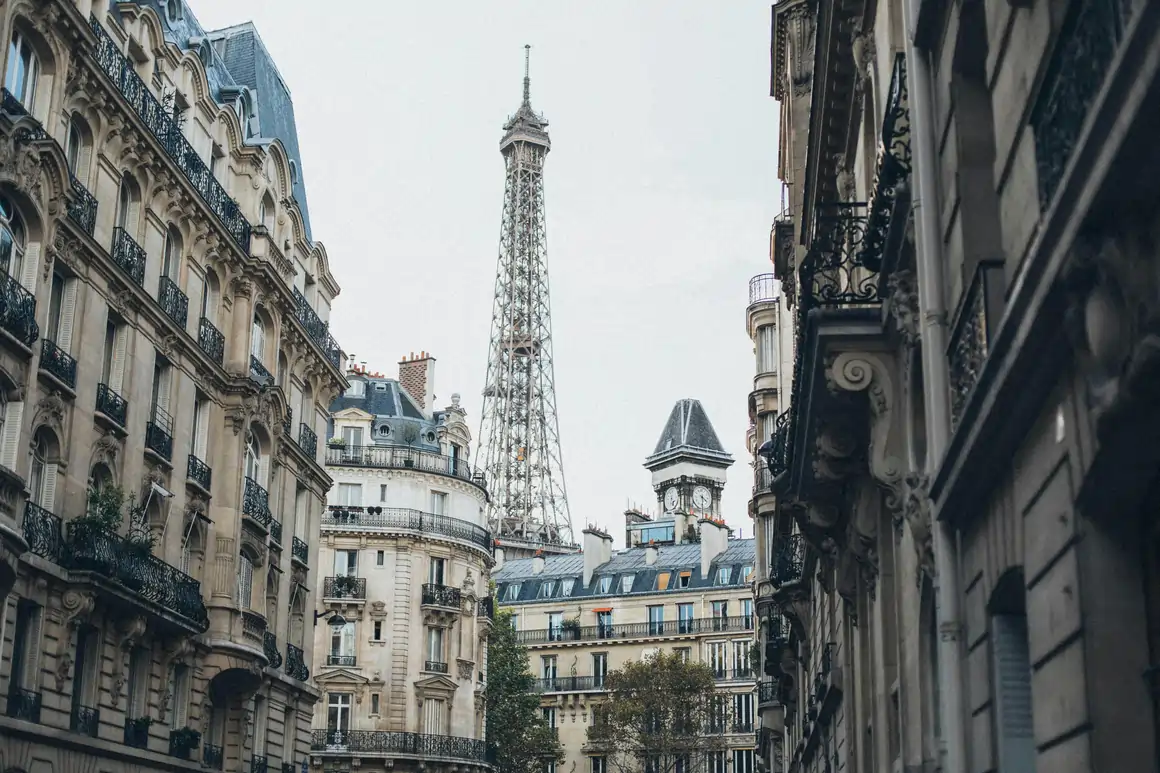 Private chauffeur driving luxury Mercedes in Paris for short stay travelers, near Eiffel Tower and city landmarks.